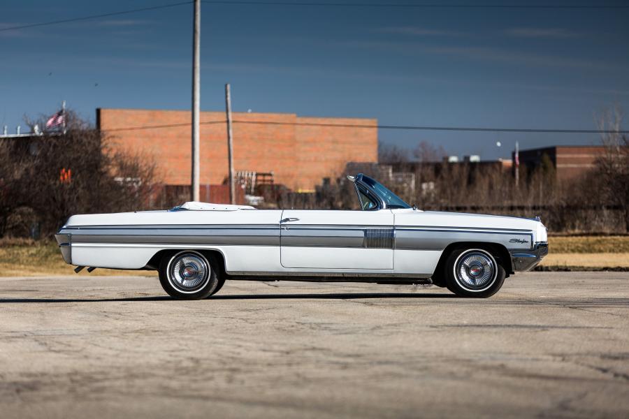  Oldsmobile Starfire Convertible (3667) 1962 года  (фото 6 из 35)